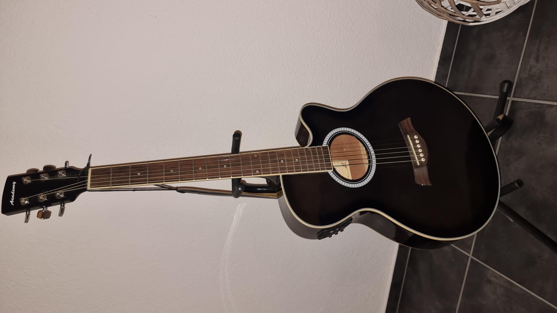 Verstärkte akustische Gitarre