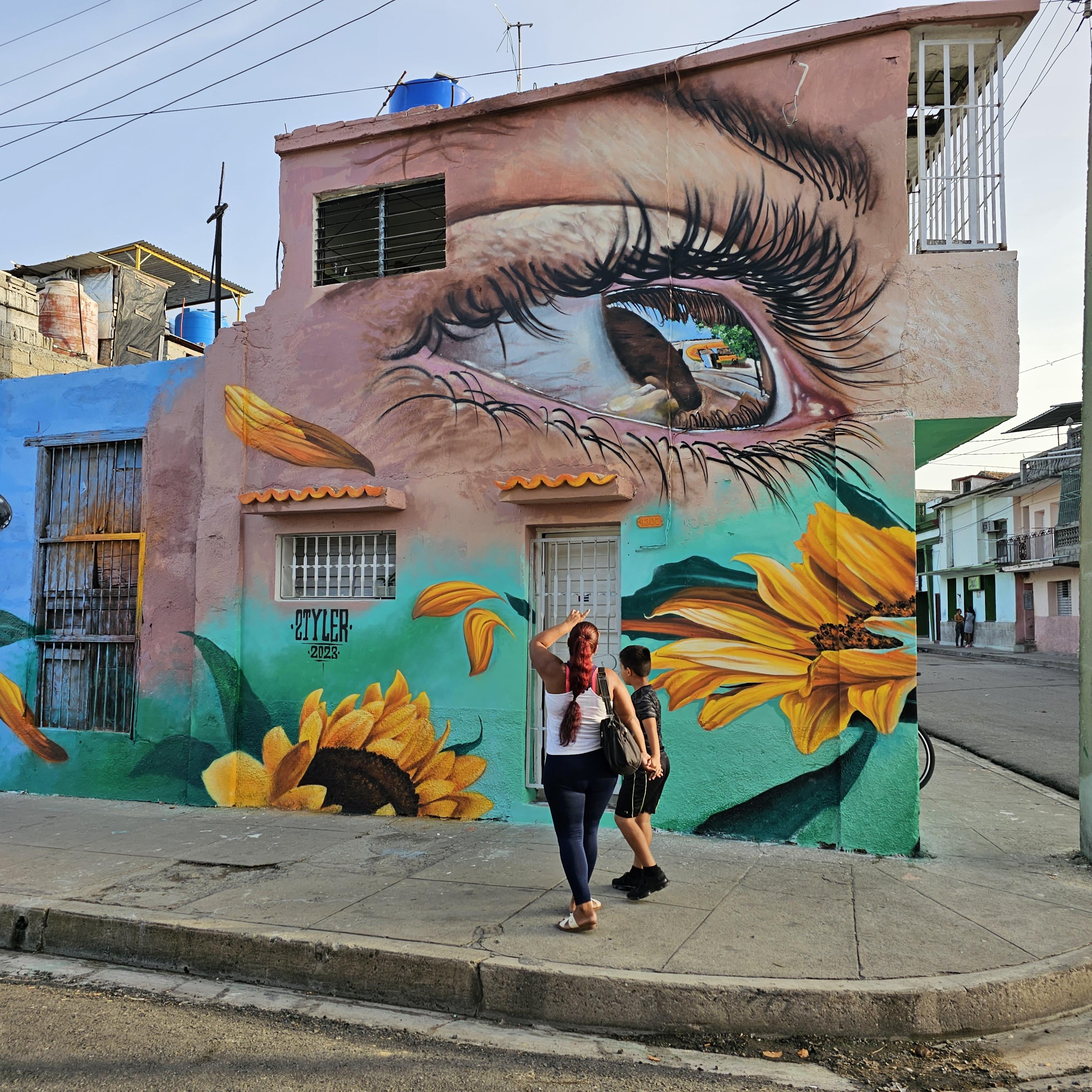 Styler, artista português, está em Cuba a transformar edifício de Cienfuegos